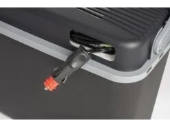 Autokoelbox - Arctic - 12 Volt - 12 Liter - Zwart/Grijs -Buiten Kamperen Winkel 57 2 autokoelbox artic 12 volt 12 liter zwart grijs 6702862